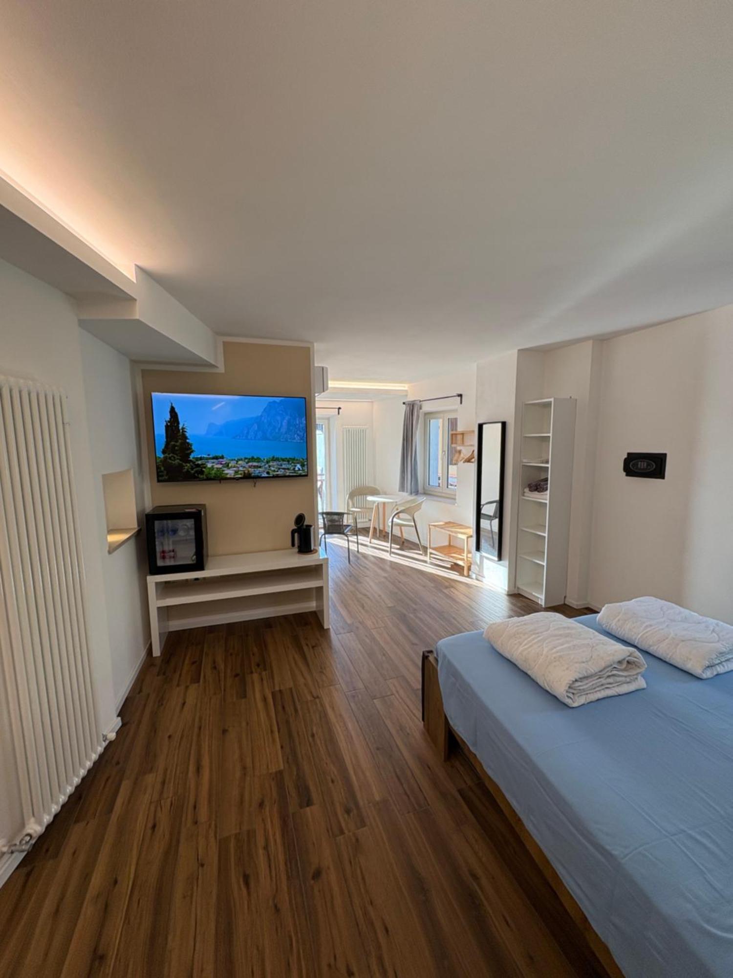 Casa Pitem Bed & Breakfast Torbole Sul Garda Стая снимка